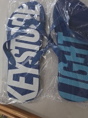 KEYSTONE LIGHT NIB Flip Flops Unisex W SZ 11 M SZ 9